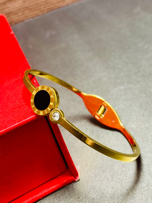 Elegant Black Dial Roman Bracelet