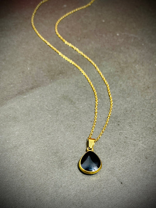 Elegant Black Teardrop Pendant Necklace