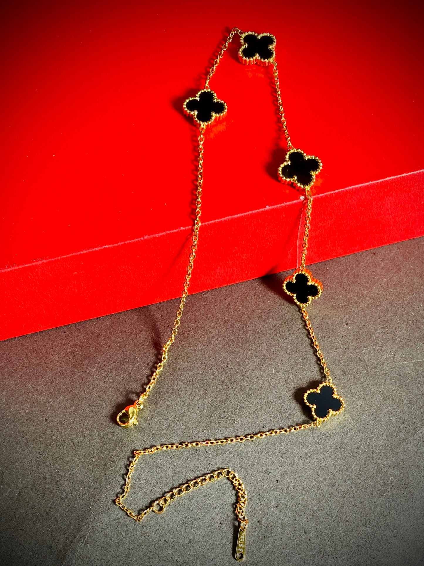Elegant Gold Clover Chain Necklace