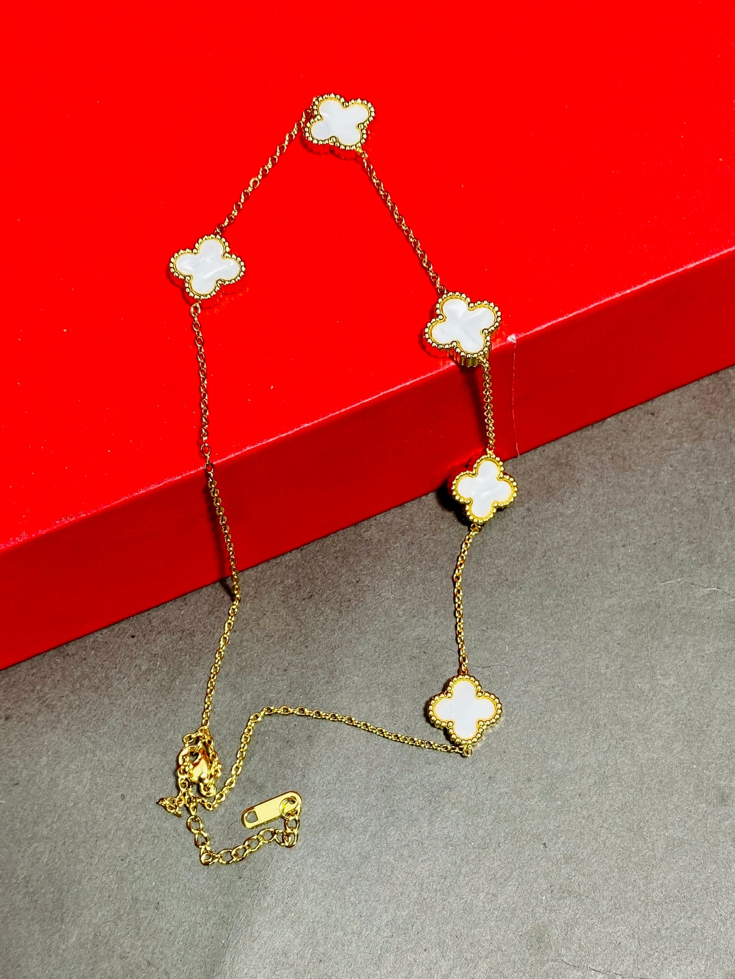 Elegant Gold Clover Chain Necklace