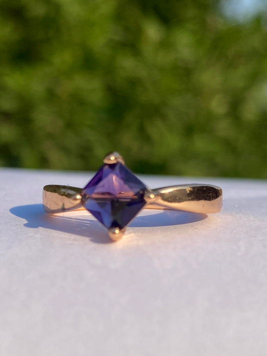 Elegant Blue Sapphire Princess-cut Gold adjustable ring.